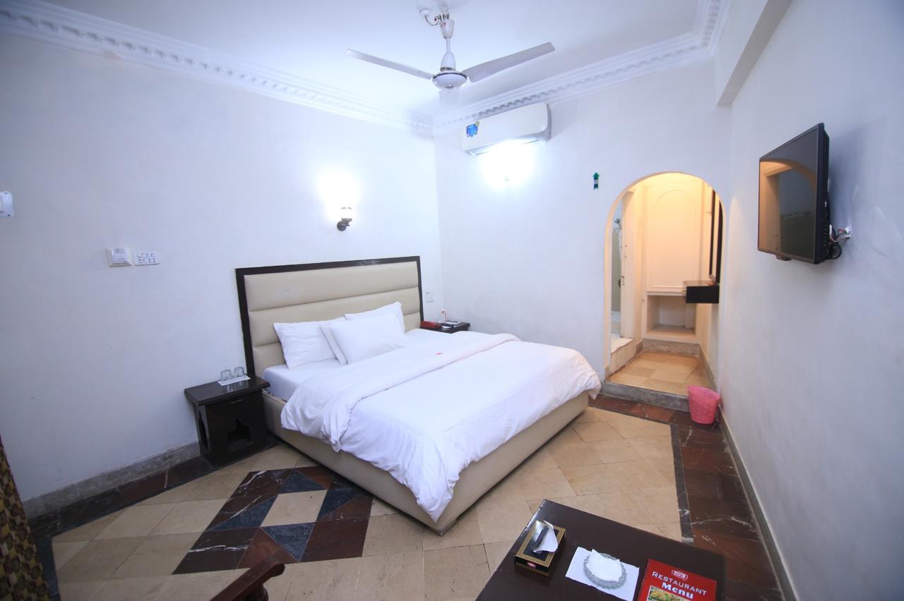 Deluxe Master Room